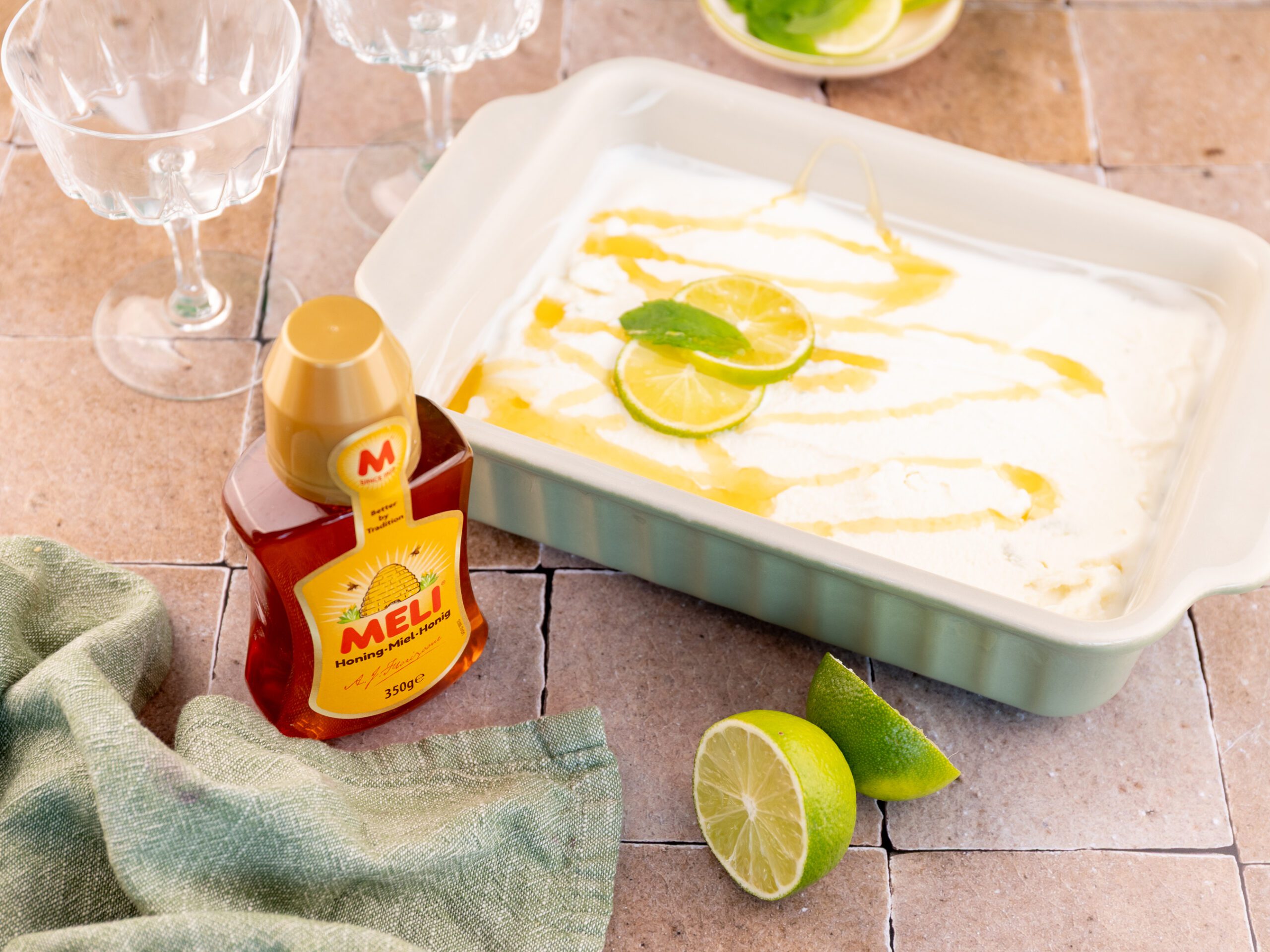 Yoghurtijs met honing en limoen